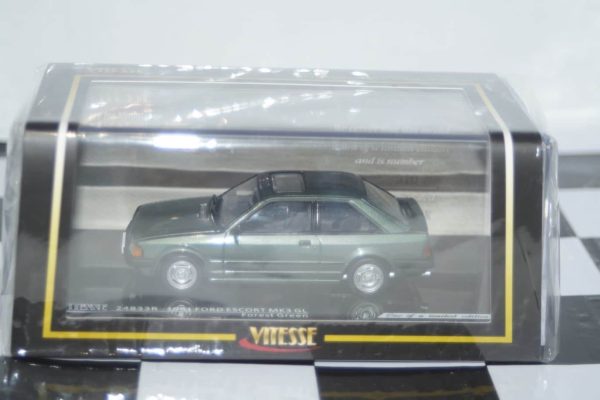 Vanguards ford capri mk3 2.8i white va10819 1:43 scale