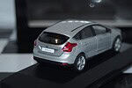 Minichamps Ford Mondeo Hatchback Red LHD MIN 082070 1:43