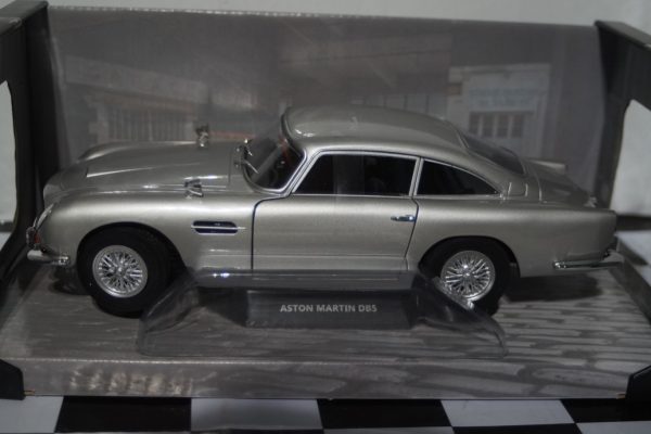 Solido Aston Martin DB5 Silver Birch 1:18 Diecast S1807101