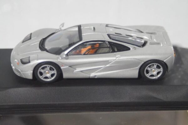 Minichamps Mclaren F1 Street Silver 1:43 Diecast 530133431