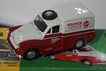 Vanguards Morris Minor Van Hoover VA01117 White 1:43 Scale