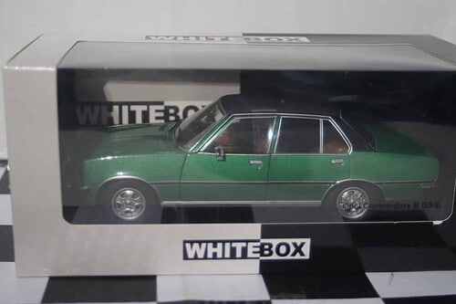Whitebox opel commodore b gs/e green 1:24 wb124124