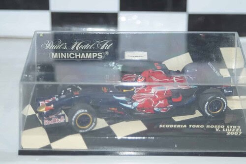 Minichamps Scuderia Toro Rosso STR2 2007 V.Liuzzi 400 070018 in 1:43