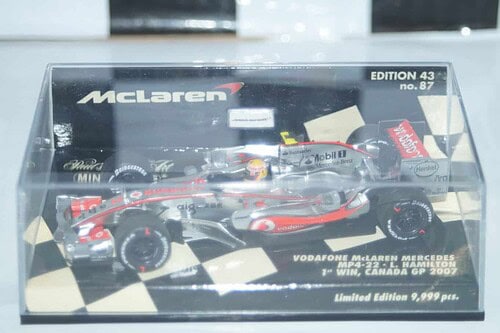 Minichamps mclaren mercedes mp4-22 1st win canada 2007 530 074322 in 1:43