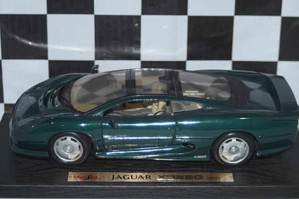 Maisto jaguar xj220 1:18 diecast 31807