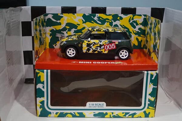 FOXTONS (Burago) Mini Cooper GREEN #005 1:18 scale
