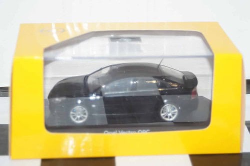 Schuco opel / vauxhall vectra hatch opc in 1:43 scale 90485104