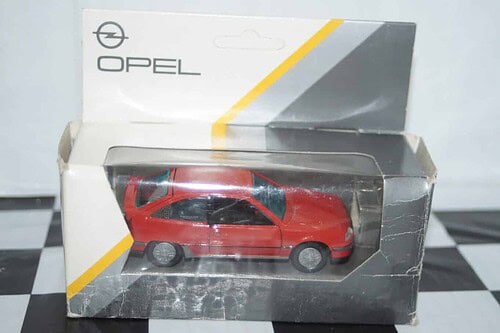 Gama (dealer box) opel vauxhall astra kadett mk2 red in 1:43 scale