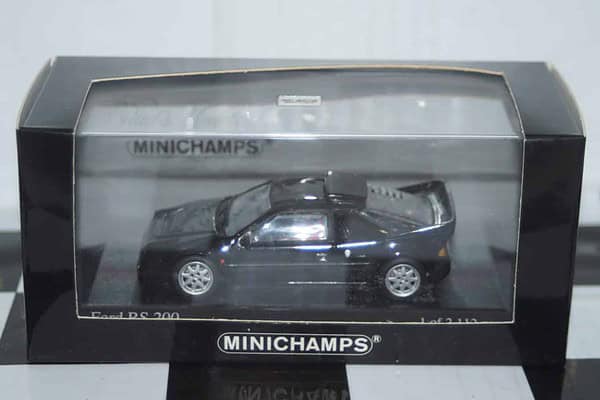 Minichamps ford thunderbird in black 2002 1/43rd 400 082131
