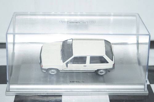 Schuco opel / vauxhall corsa a white ltd 1000 in 1:43 scale no sleeve