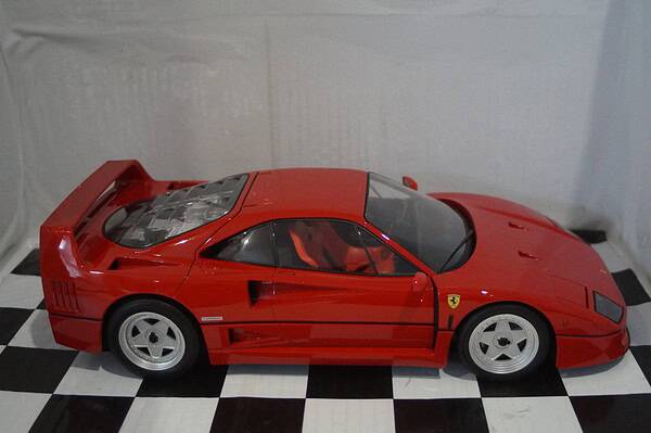 Norev ferrari f40 1987 1:12 scale ref 127900 (original version)